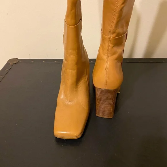 Diba Elegant Tan Knee-High Women's Size 8M Leather Square Toe Boots w/4” Heel - Picture 5 of 16